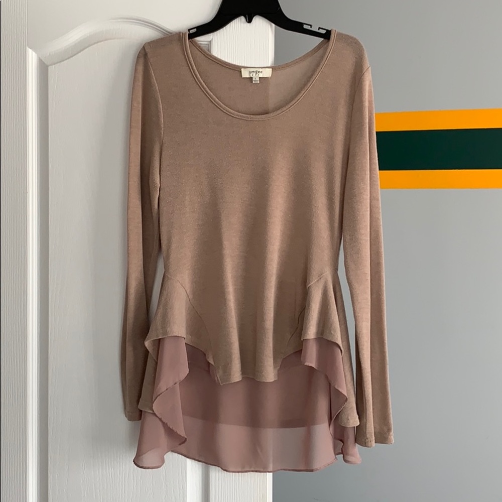 Tan Top with FLATTERING Cut!! So Unique🔥